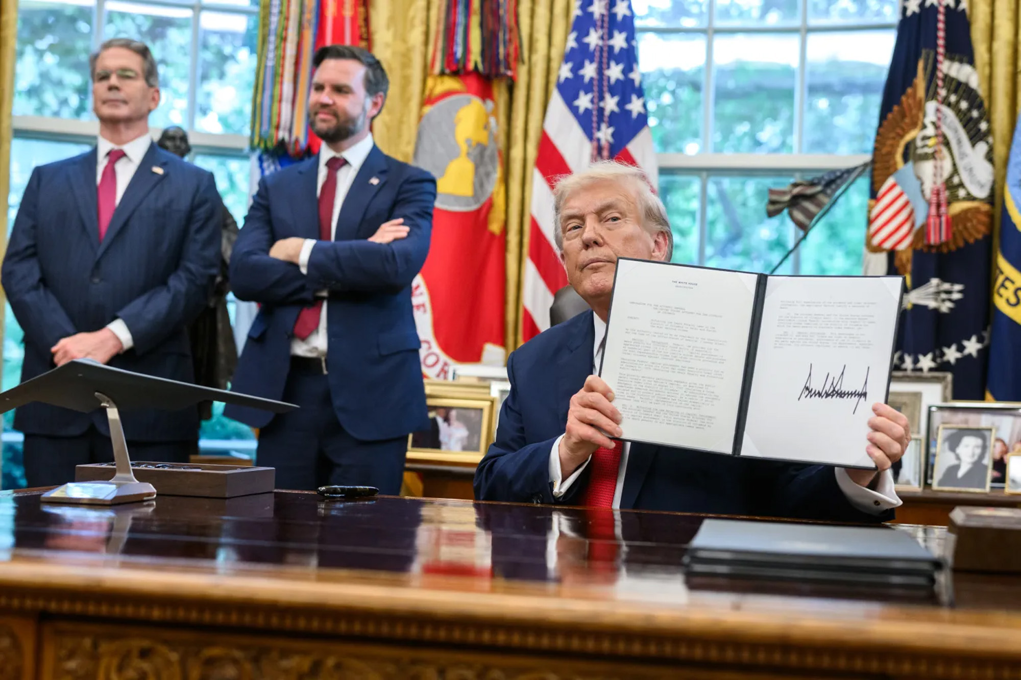 Trump uses executive orders to expand power&nbsp;